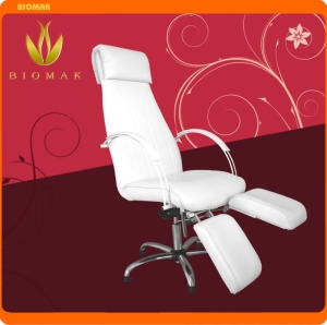 Fotel do Pedicure z dzielonym podnóżkiem